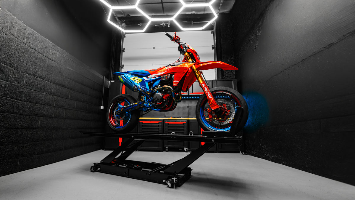 Fond d'écran SUPERMOT : KTM au garage