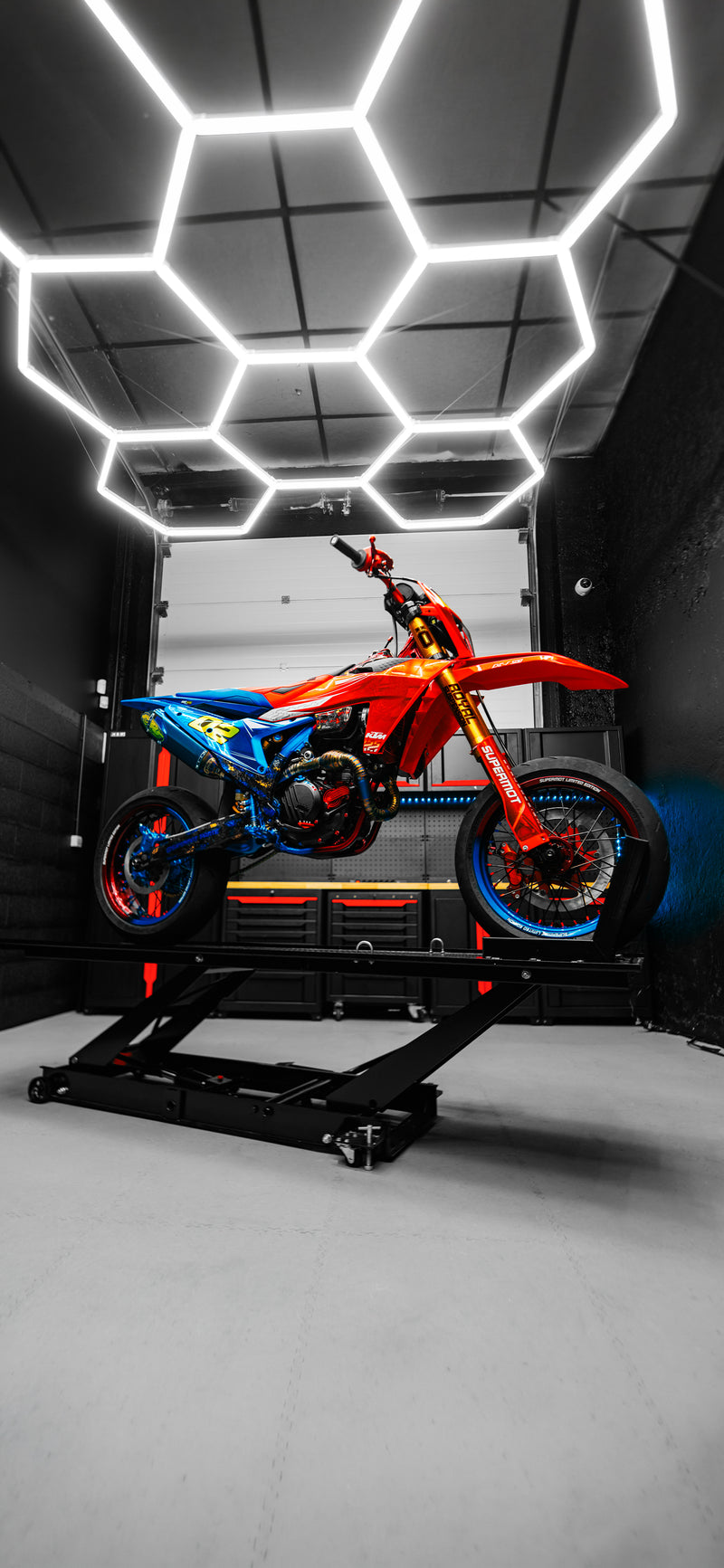 Fond d'écran SUPERMOT : KTM au garage