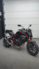 Kit déco SUPERMOT 100 % personnalisé posé sur un roadster
