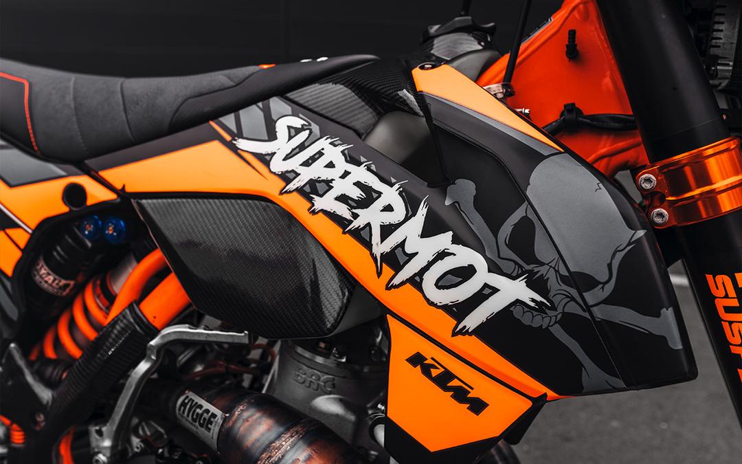 Kit déco SUPERMOT orange et noir sur une KTM