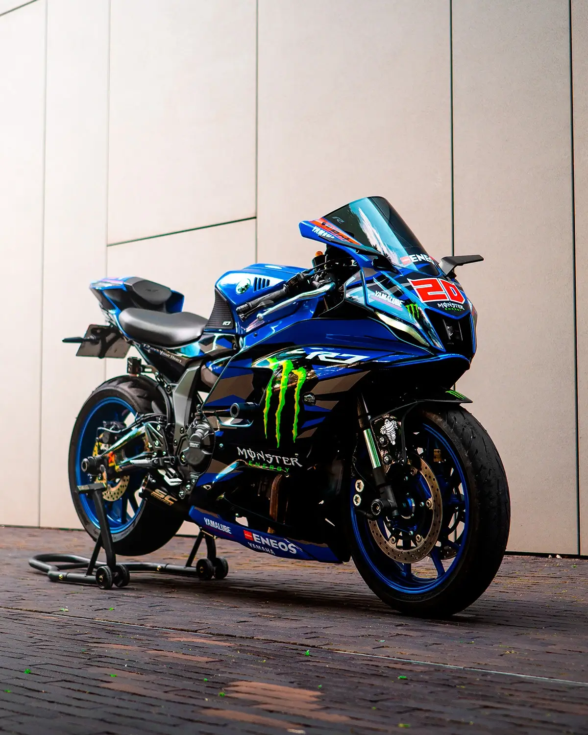 r7