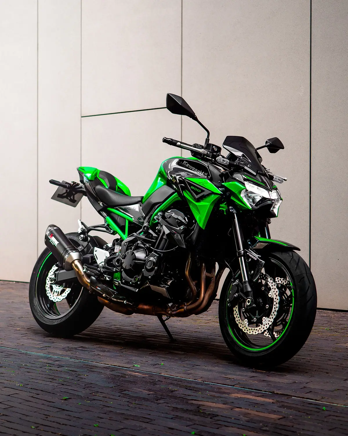 z900